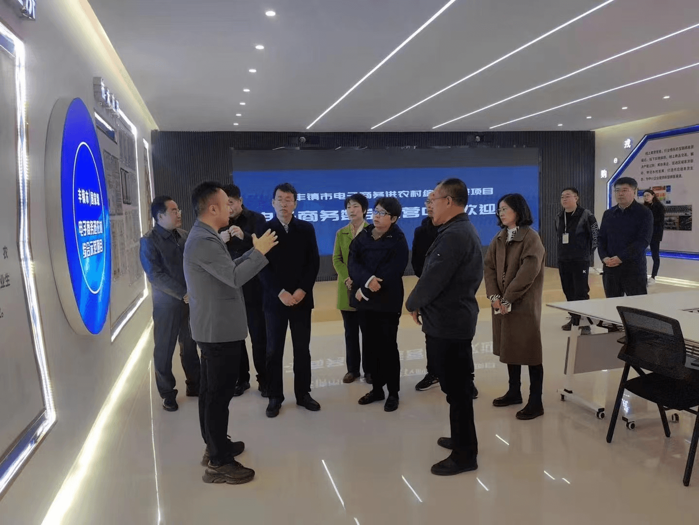 内蒙古自治区商务厅副厅长侯燕会一行领导视察示范项目，并给予高度评价