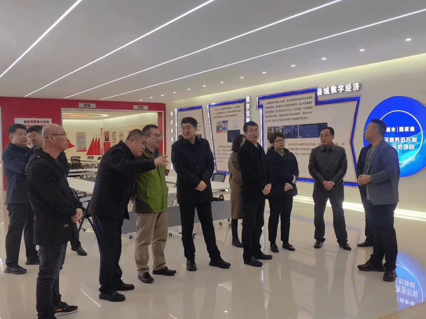 内蒙古自治区商务厅副厅长侯燕会一行领导视察示范项目，并给予高度评价