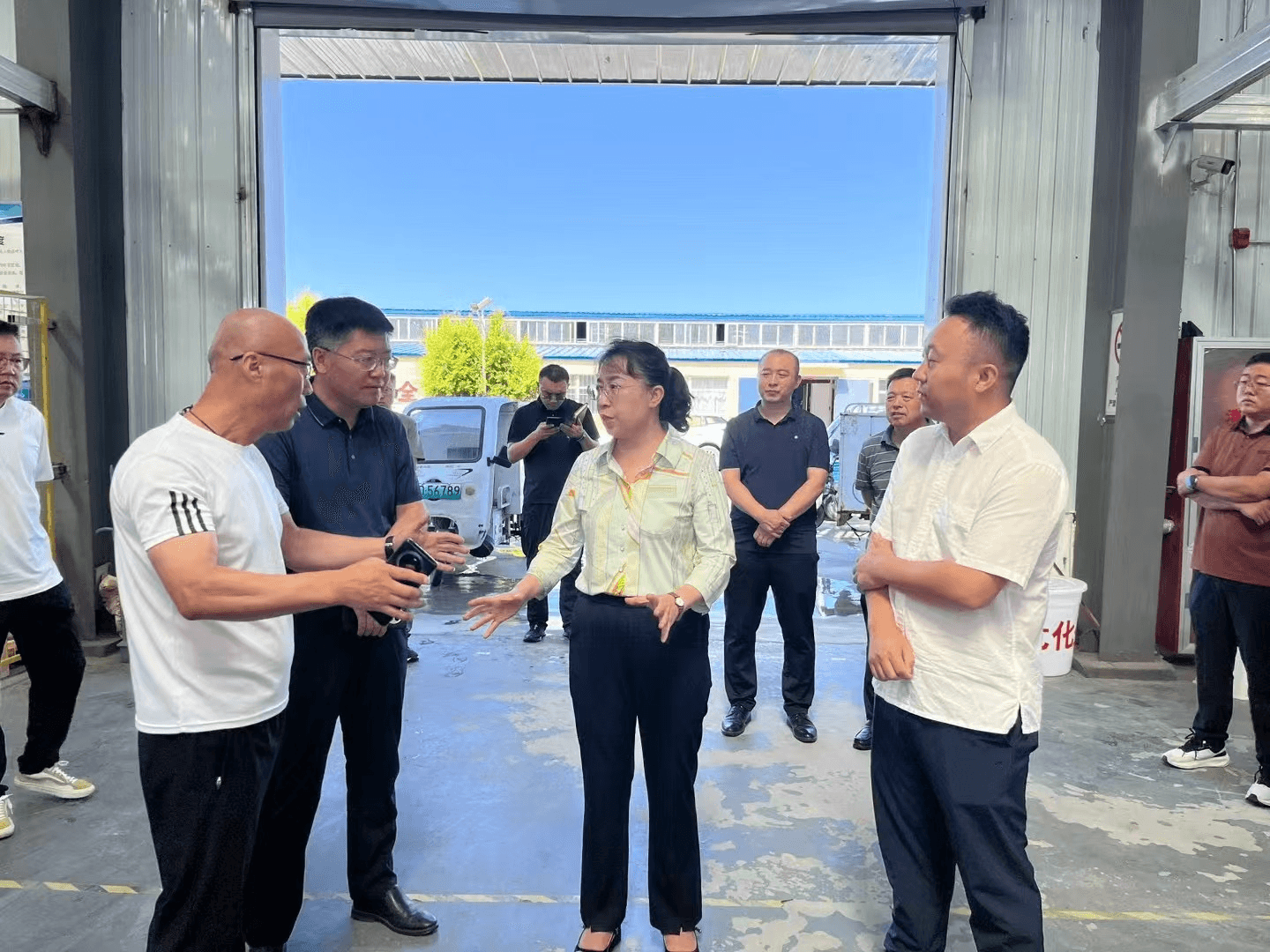 丰镇市市委书记李英一行到丰镇市电子商务数字运营中心考察交流