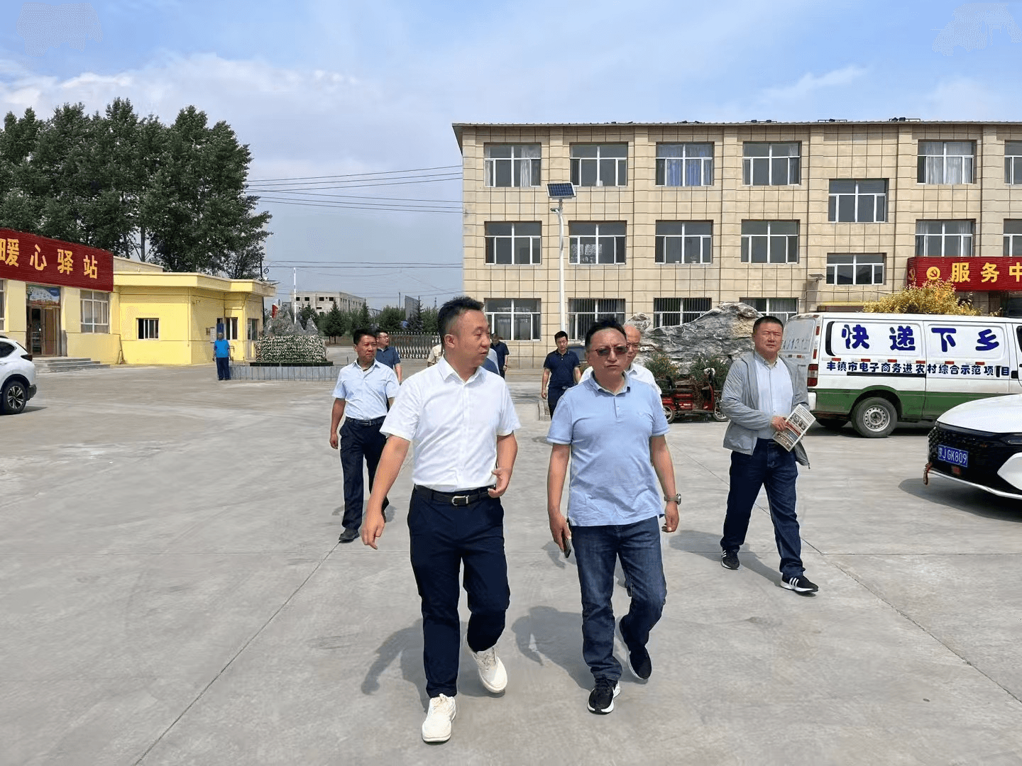 西藏商务厅尼玛顿珠副厅长、内蒙古商务厅王亚鸣副处长考察调研